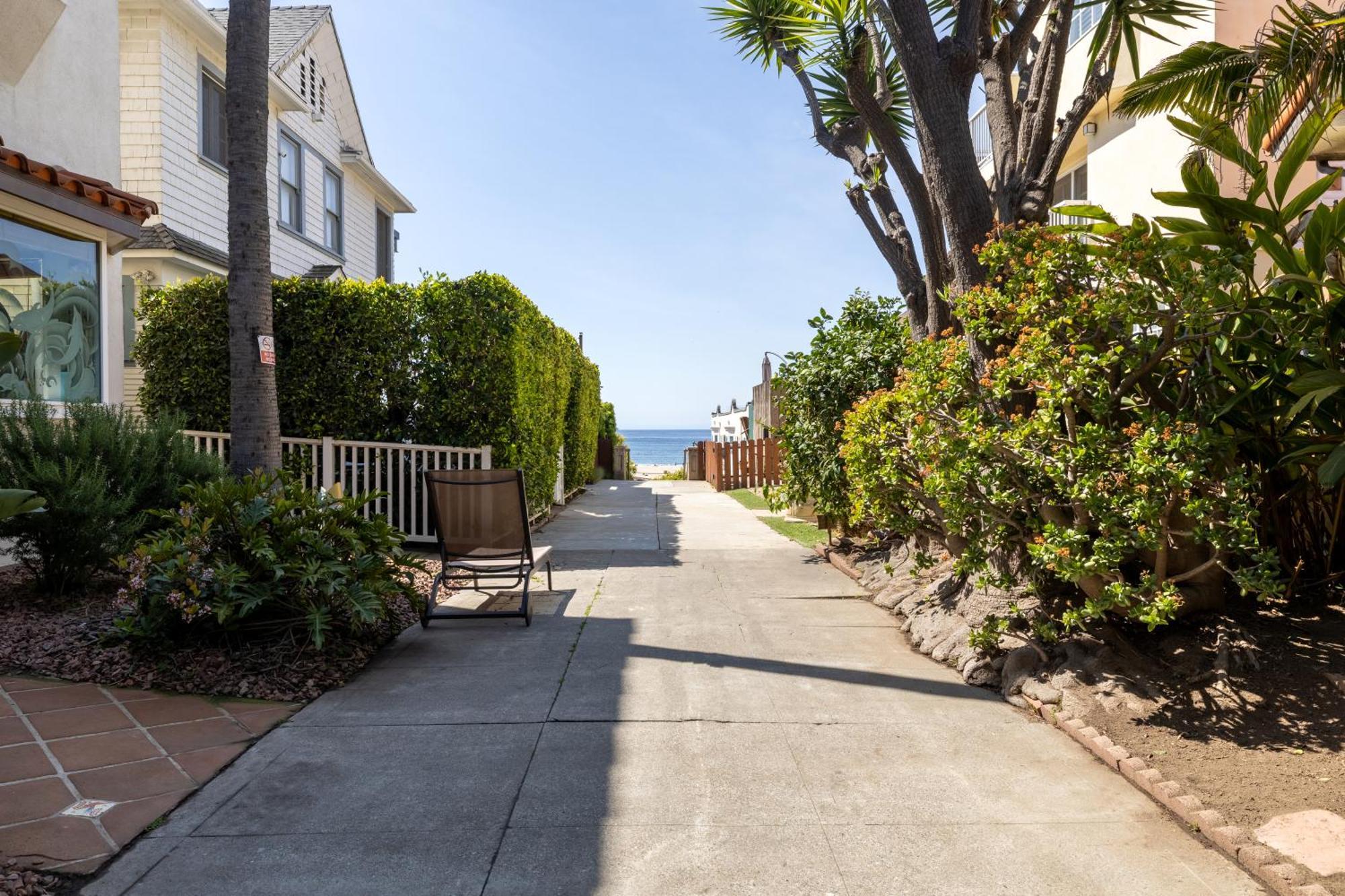 Sea Blue 3* Los Angeles